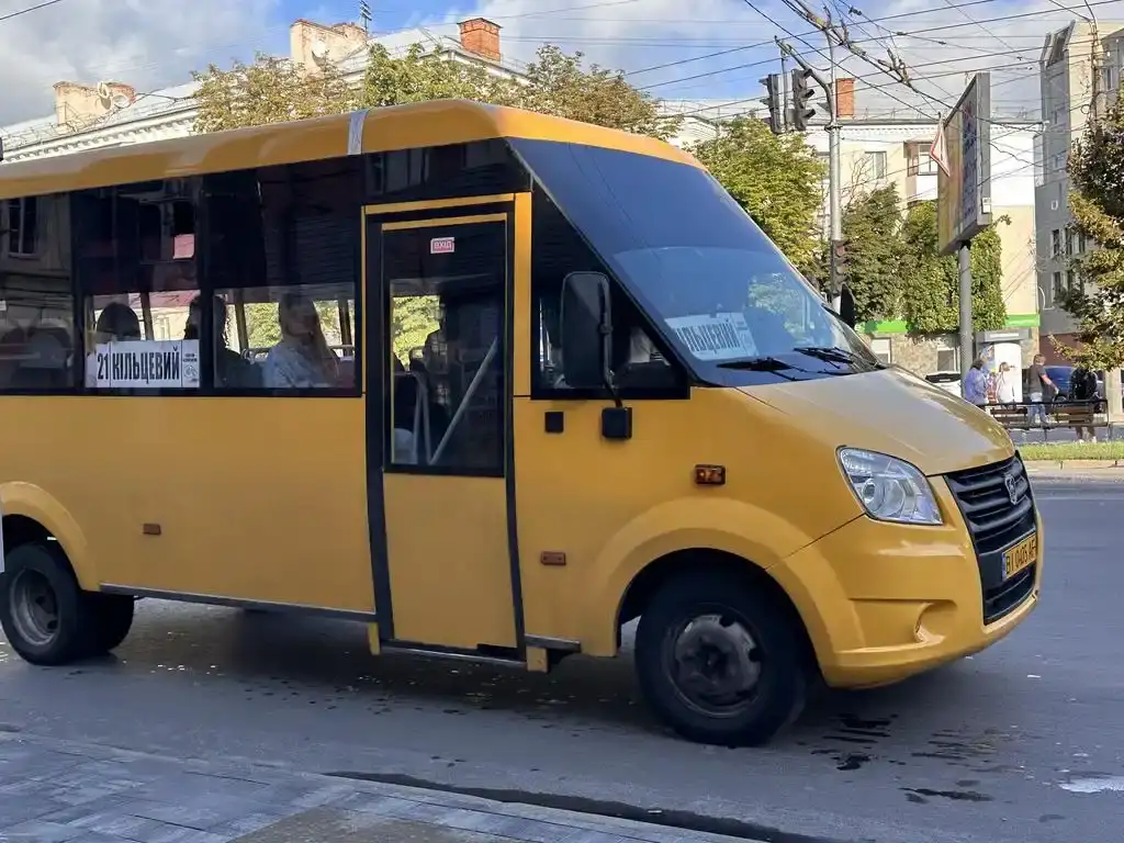 У Полтаві тимчасово обмежать безготівкову оплату на двох автобусних маршрутах
