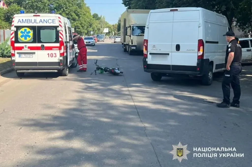 У Гадячі вантажівка збила літнього велосипедиста: чоловік у лікарні