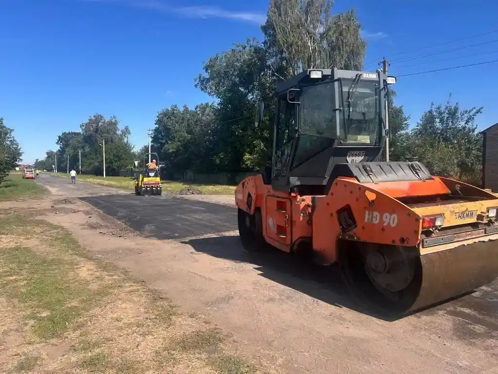 На Полтавщині за тиждень оновили понад 12 тисяч квадратних метрів дорожнього покриття