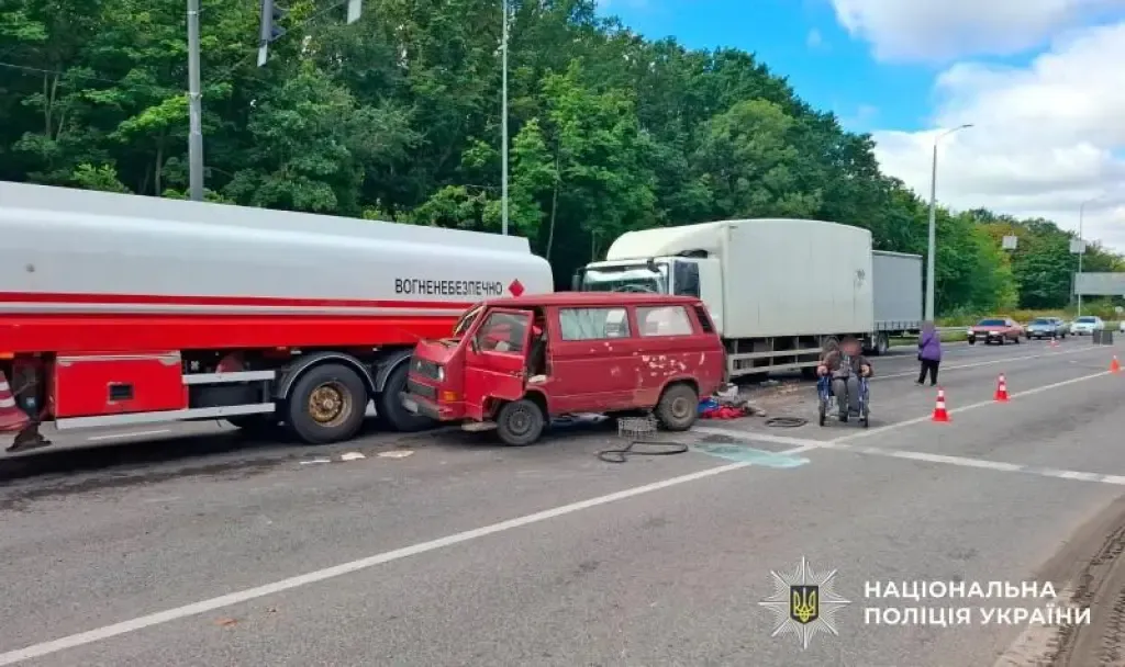 На в’їзді до Полтави зіткнулися три автомобілі: є постраждалі