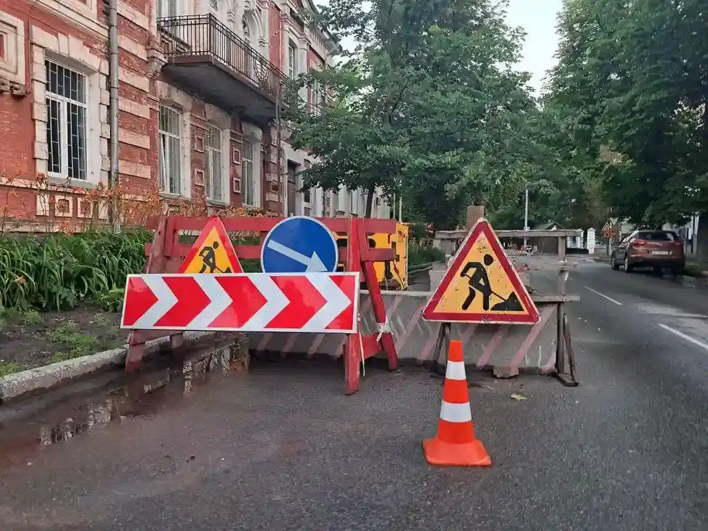 У Полтаві перекриють вулицю Гребінки через видалення аварійних дерев