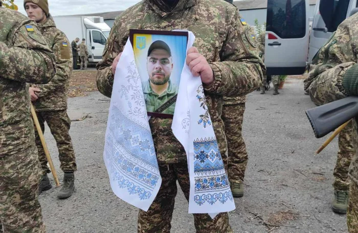 Миргородська громада попрощалася з героєм — Максимом Наріжним