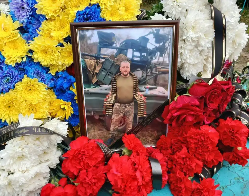 У Котельві попрощались із Сергієм Пинусом — воїном, який знищив десятки ворожих дронів