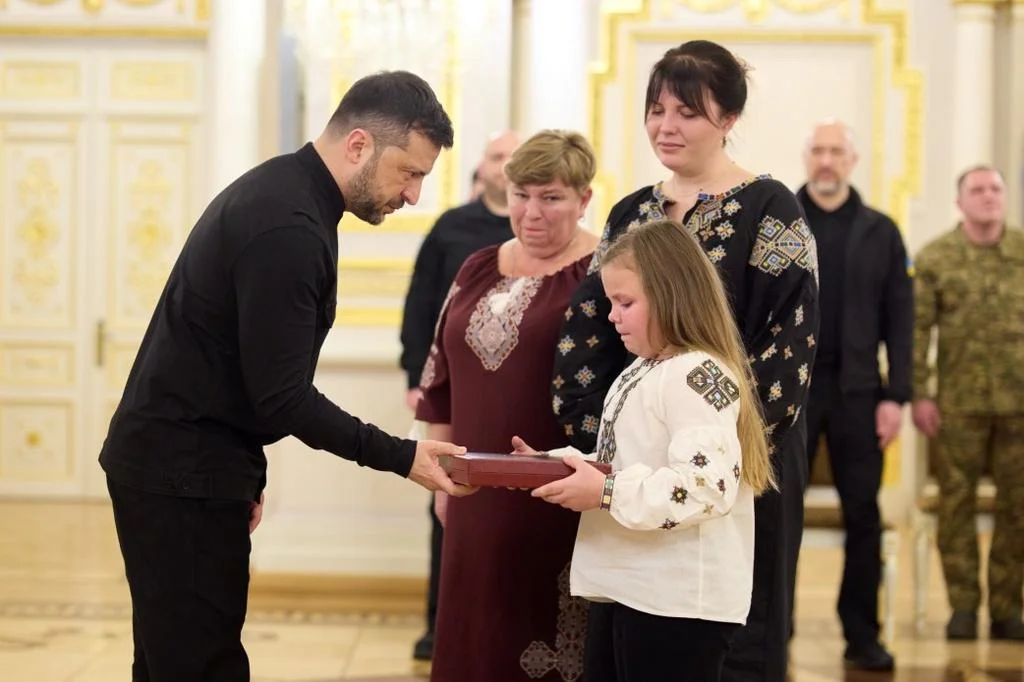Президент України вручив «Золоту Зірку» рідним Героя України Віталія Шевченка з Полтавщини