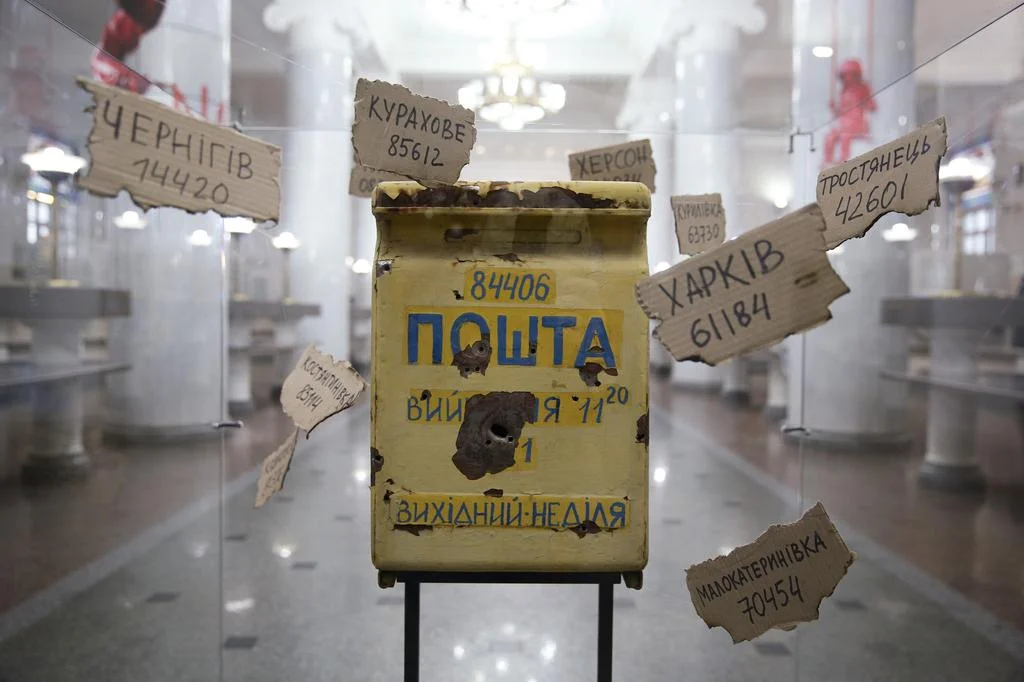 «Розстріляна, але незламна»: Укрпошта показала символ зв’язку, який вистояв у війні