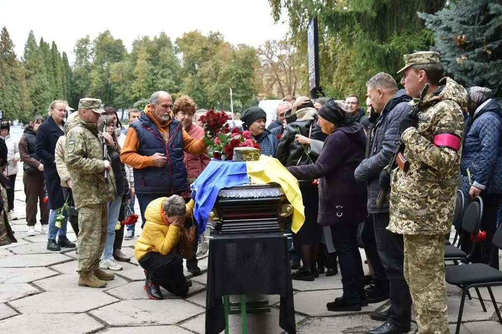 Пирятин попрощався із загиблим воїном Євгенієм Боковим