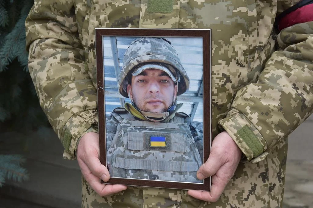 Пирятин попрощався із загиблим воїном Євгенієм Боковим