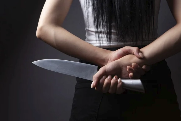 У Полтаві під час сварки жінка поранила ножем 34-річного чоловіка
