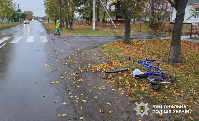 У Глобиному автомобіль Audi наїхав на велосипедиста: чоловіка доправили до лікарні