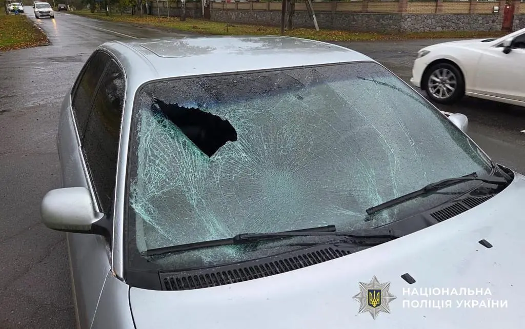 У Глобиному автомобіль Audi наїхав на велосипедиста: чоловіка доправили до лікарні