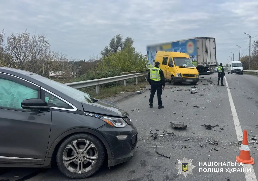 У Кременчуці сталася потрійна аварія: постраждали троє людей