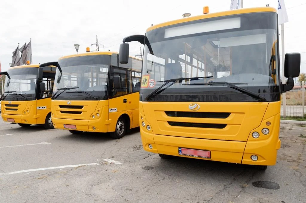 П’ять громад Полтавщини отримали нові шкільні автобуси