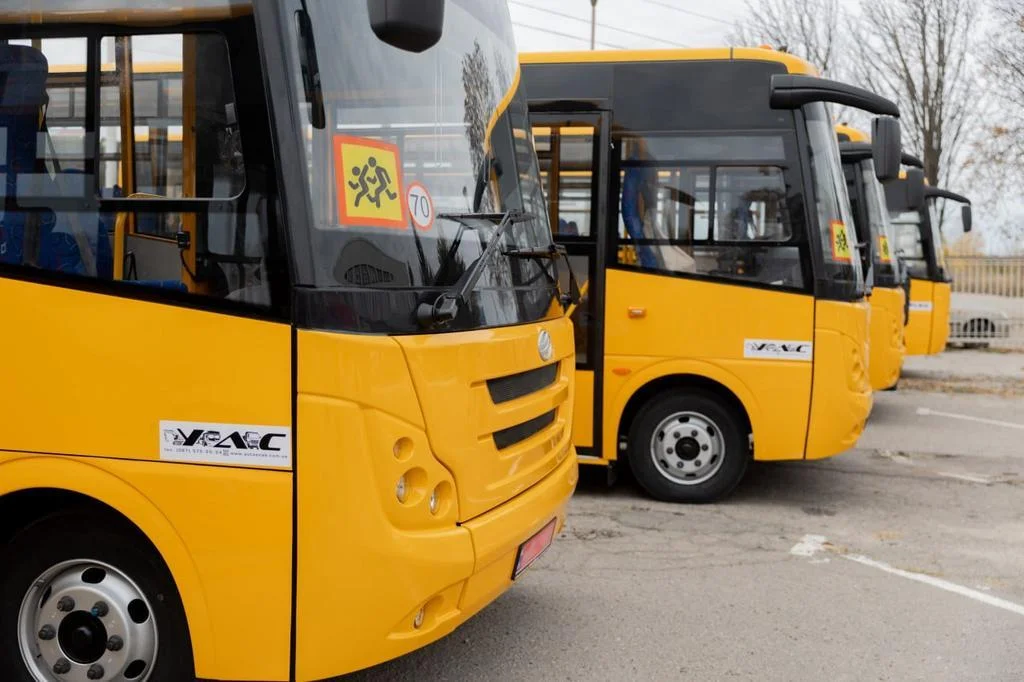 П’ять громад Полтавщини отримали нові шкільні автобуси