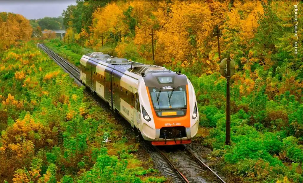 Через обстріли в Україні Укрзалізниця змінює маршрути поїздів
