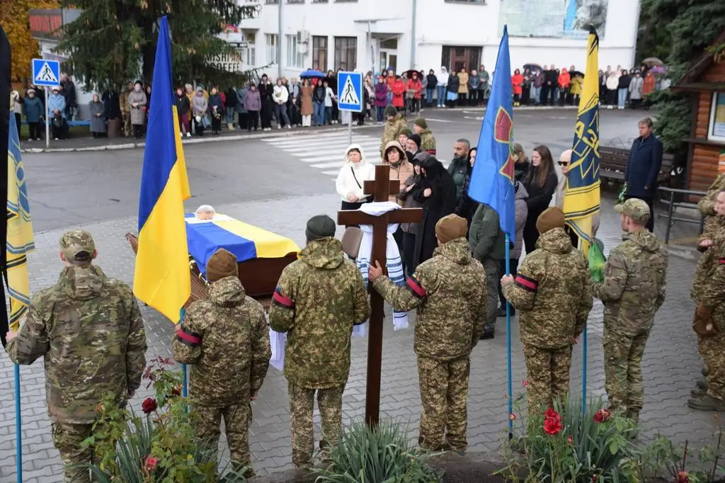 Новосанжарська громада попрощалася з двома загиблими Героями України