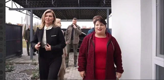 Олена Зеленська відвідала Полтаву: лікарняні простори та родина на Монастирській горі