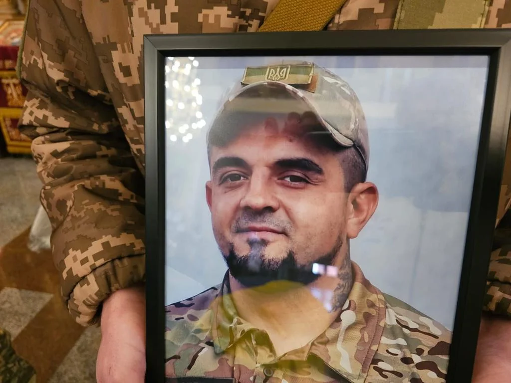 Полтавська громада провела в останню путь Героя України Дмитра Юренка
