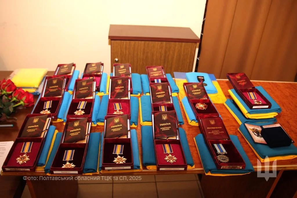 У Полтаві рідним загиблих військових передали посмертні державні нагороди