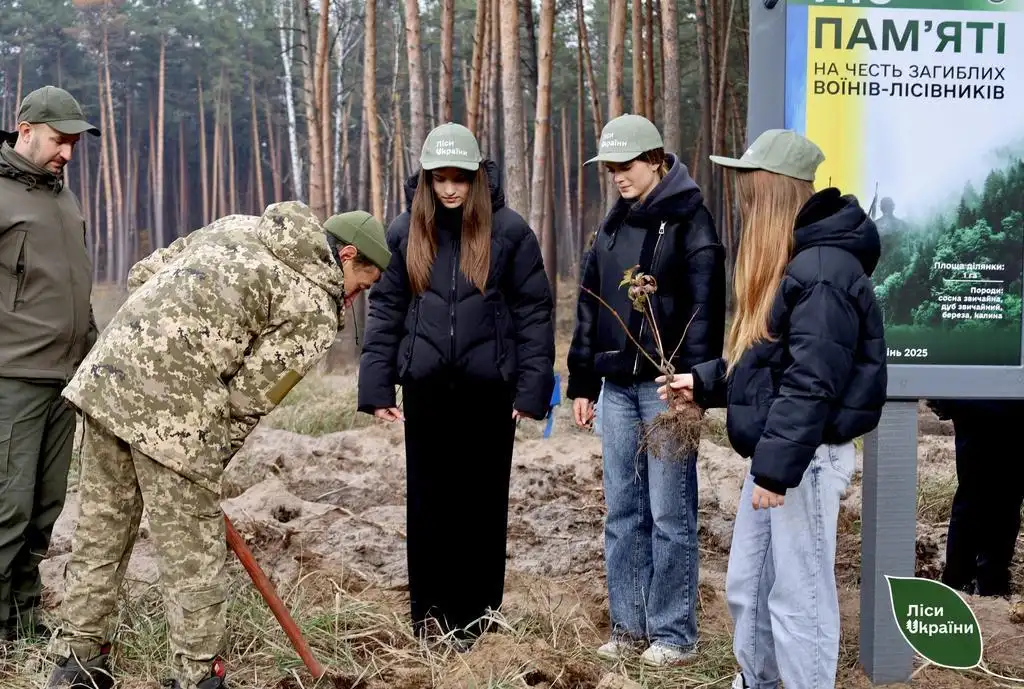 Полтавські лісівники вшанували загиблих героїв, висадивши «Ліс пам’яті»
