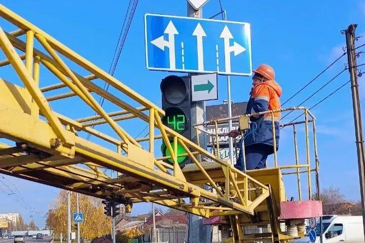 У Полтаві встановили нові таблички «Зелена стрілка» на двох перехрестях