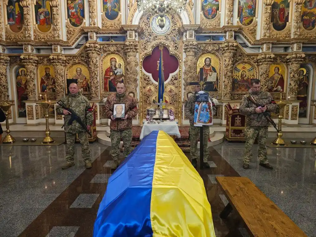 У Полтаві відбулося прощання із загиблим воїном Сергієм Потапенком