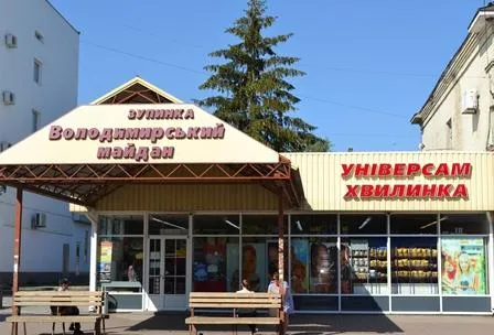 У Лубнах на зупинці знайшли тіло чоловіка