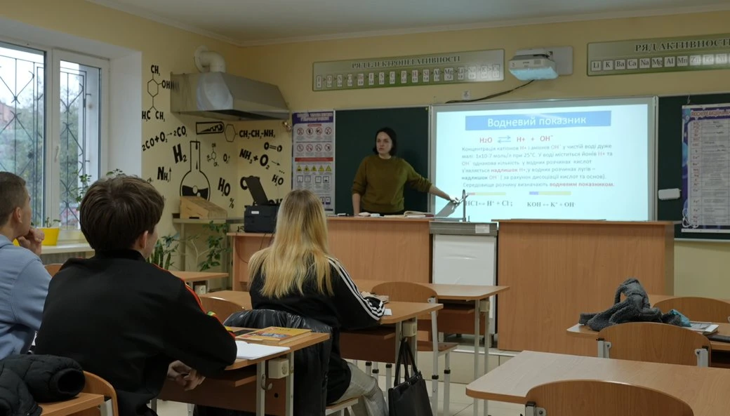 На Полтавщині у гімназії скоротили офлайн уроки через відключення електроенергії