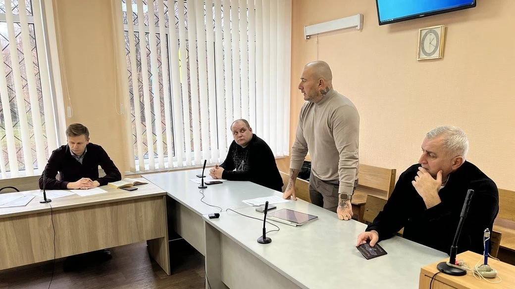 Суд у Полтаві знову переніс розгляд справи про переплати на секторі почесних поховань