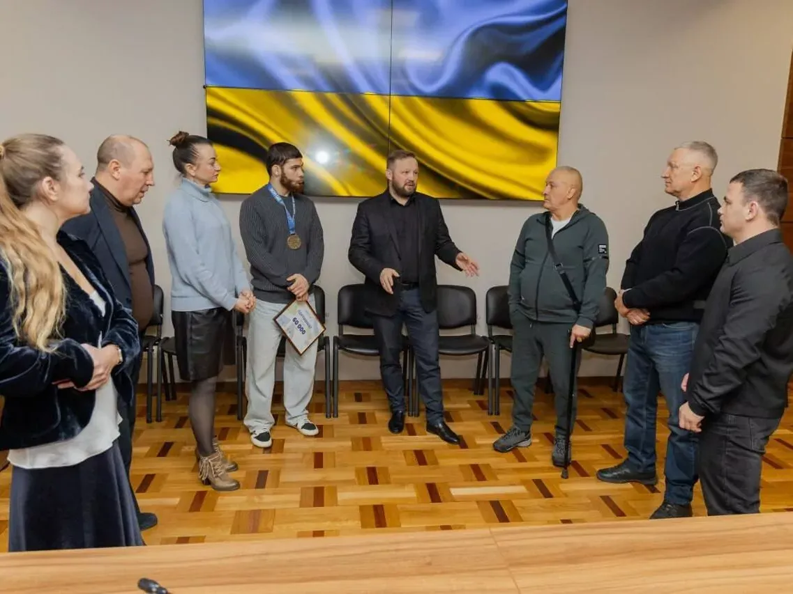 Зірка греко-римської боротьби Ірфан Мірзоєв зустрівся з керівництвом Полтавщини