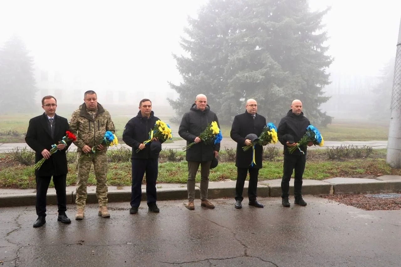Полтава вшанувала День Гідності та Свободи: квіти Героям Небесної Сотні та акції проти корупції
