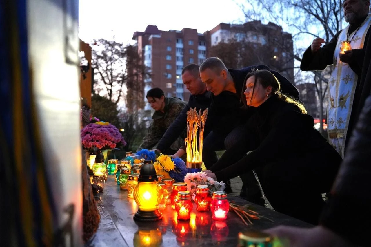 Полтавці вшанували пам’ять жертв Голодоморів у щорічній акції