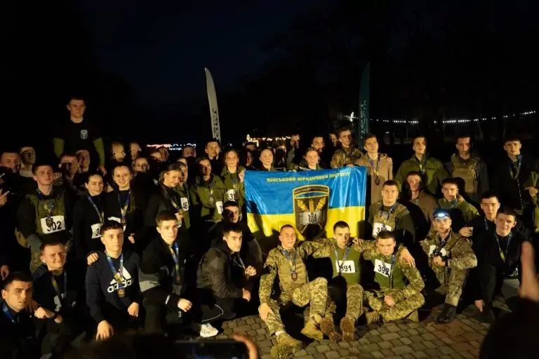Полтава засяяла ліхтариками: як пройшов вечірній забіг “Світло Героїв”