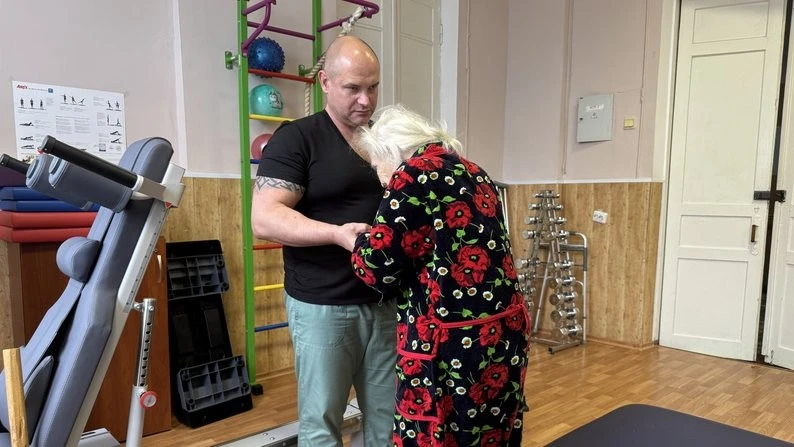 Столітня пацієнтка з Полтави відновлюється після успішної тромбектомії