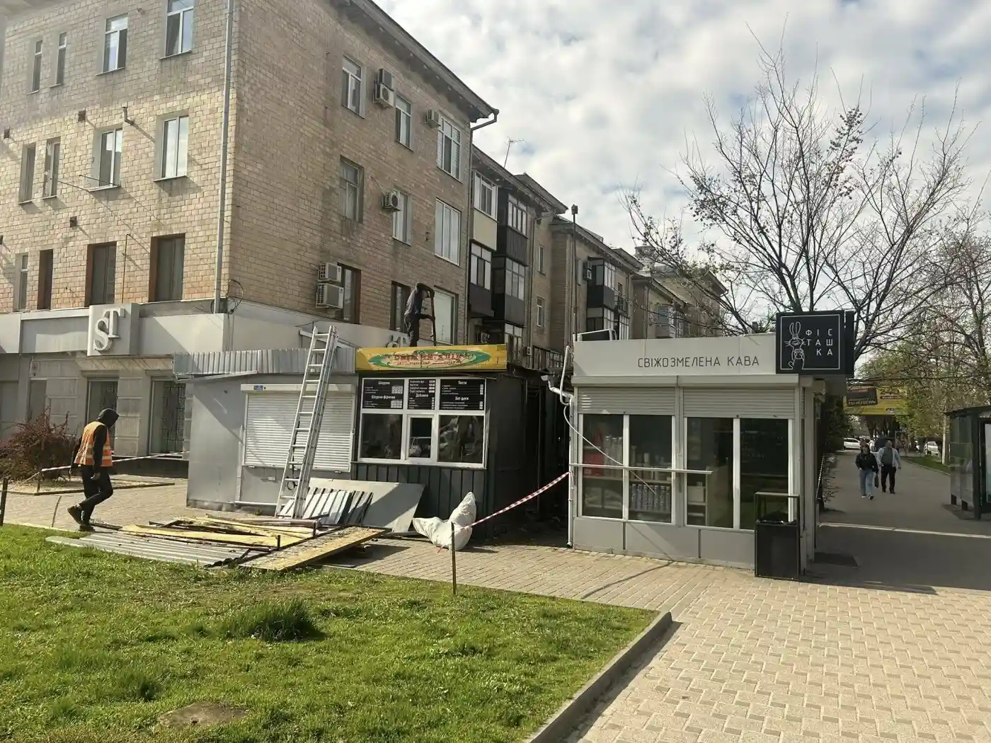 Новий громадський простір у центрі Полтави замінив старі кіоски