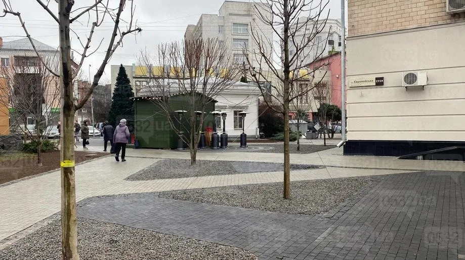 Новий громадський простір у центрі Полтави замінив старі кіоски