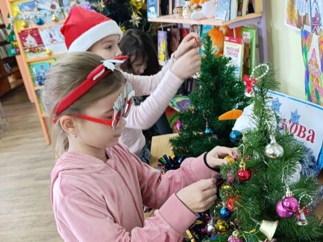 Зимова казка у бібліотеці: першокласники занурилися в чарівний книжковий світ