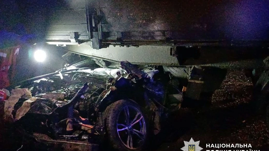 ДТП на трасі Київ-Харків: водій легковика потрапив до лікарні після зіткнення з вантажівкою
