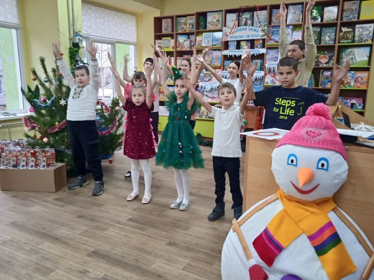 Новорічна казка у бібліотеці: діти створили справжнє диво