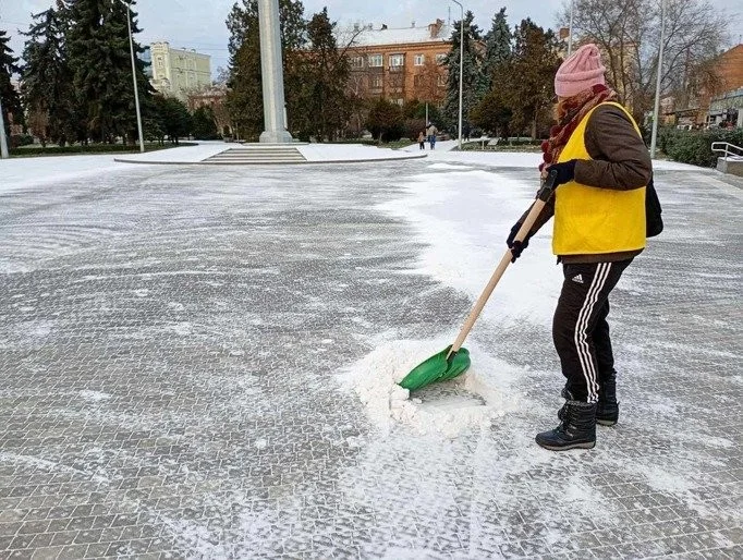 Полтава: комунальники активно працюють через складні погодні умови