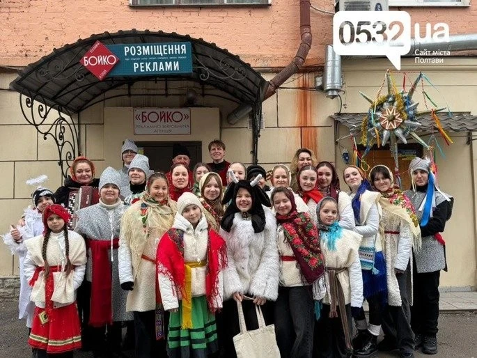 Юні колядники з творчого центру Наталії Май привітали полтавців із Різдвом