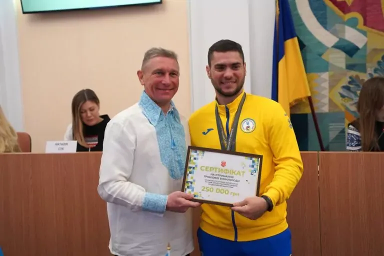 Полтавські спортсмени та тренери отримали грошові сертифікати за досягнення на Дефлімпійських іграх