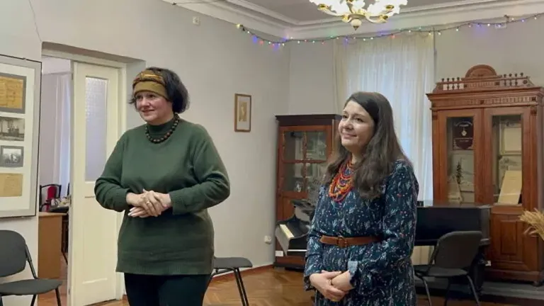 Мистецтво, що звучить через століття: у Полтаві відкрили виставку «Відлуння століть»