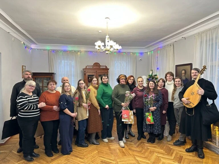 Мистецтво, що звучить через століття: у Полтаві відкрили виставку «Відлуння століть»