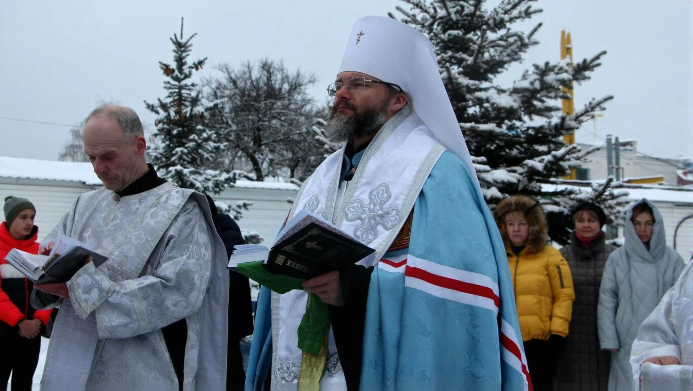 Водохреща в Полтаві: молитва, занурення в ополонку та благословення води