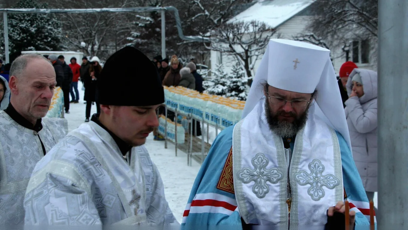 Водохреща в Полтаві: молитва, занурення в ополонку та благословення води