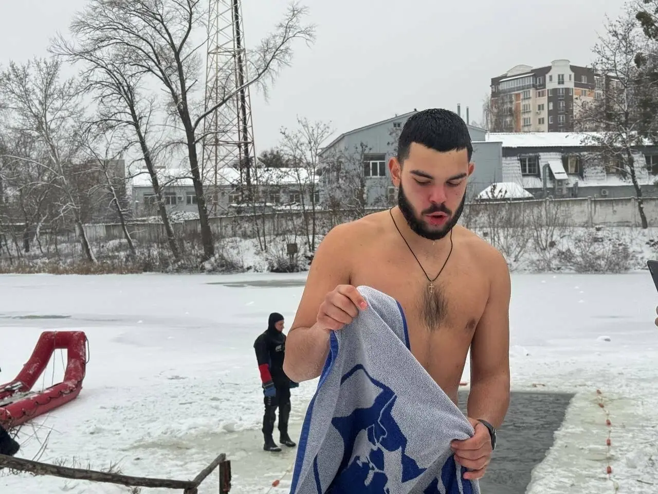 Водохреща в Полтаві: молитва, занурення в ополонку та благословення води