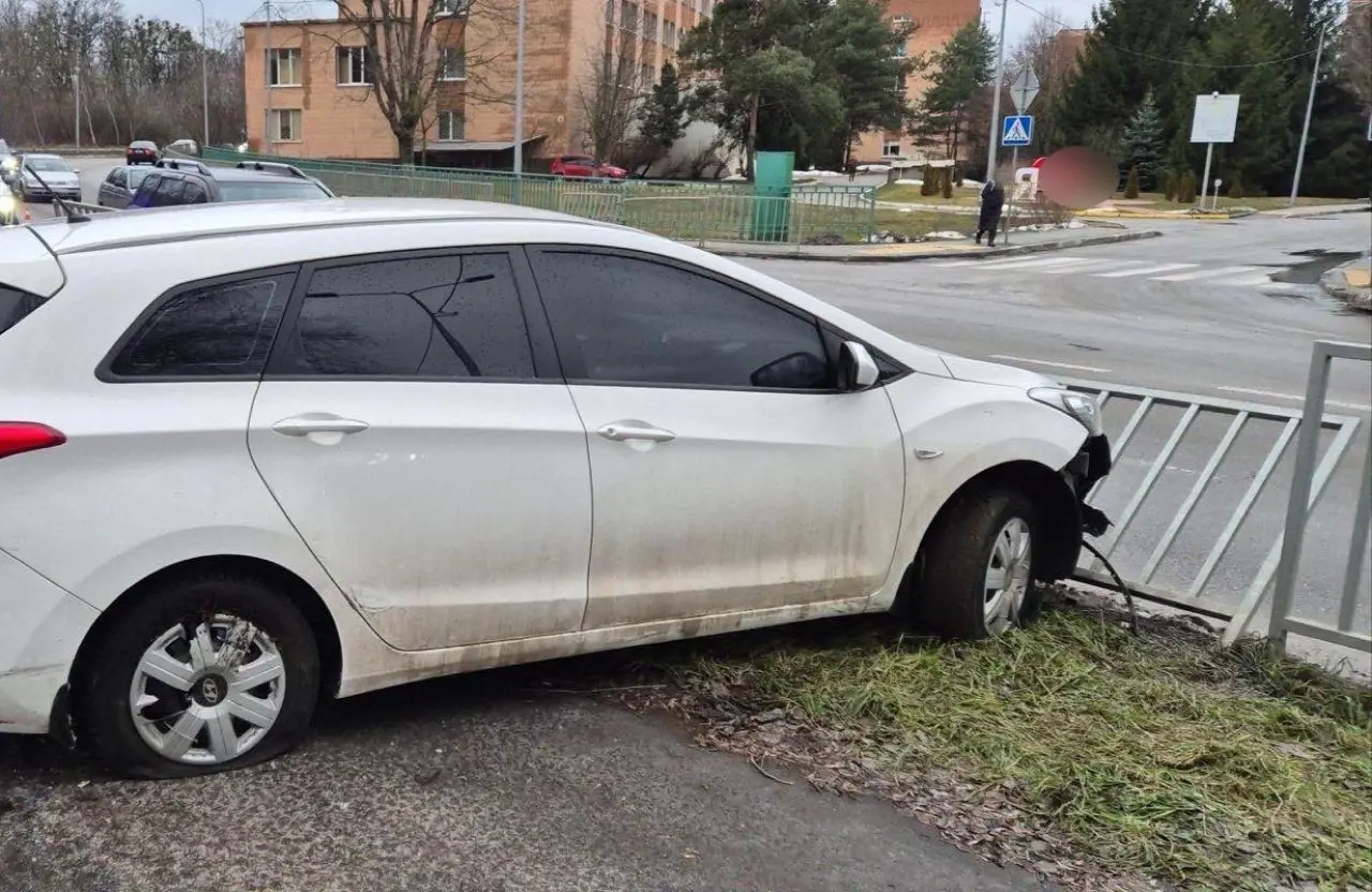 ДТП в центрі Полтави: водійка Hyundai не впоралася з керуванням