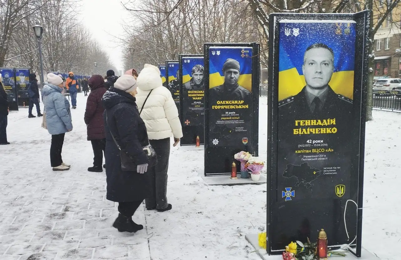 У Полтаві відновили пошкоджені меморіальні стели на честь загиблих захисників