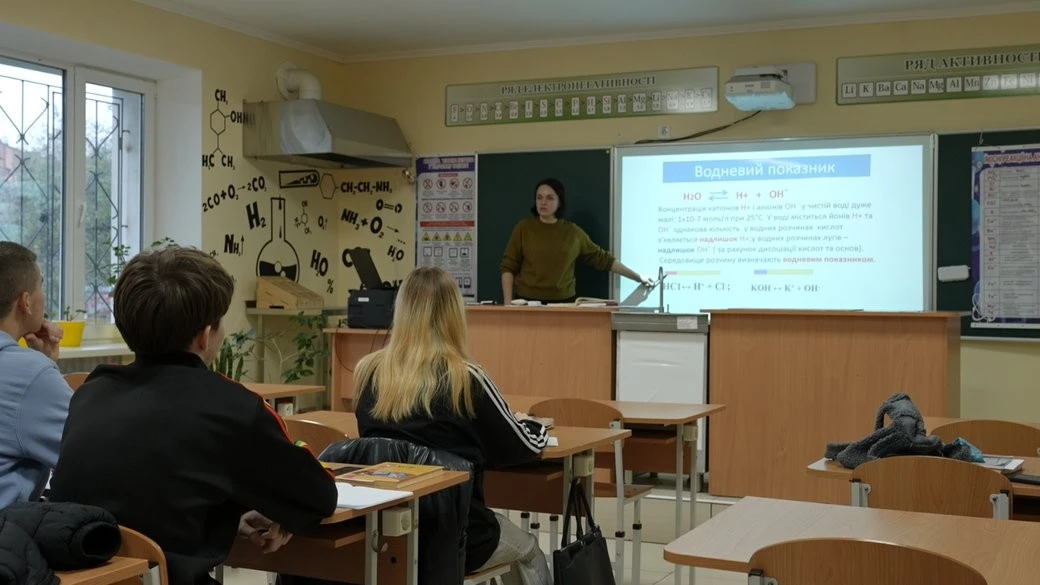Полтавські школярі повертаються за парти попри зимову негоду
