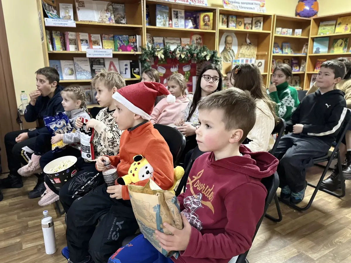Кіновечір у бібліотеці: святкові емоції для дітей у завершення зимових канікул
